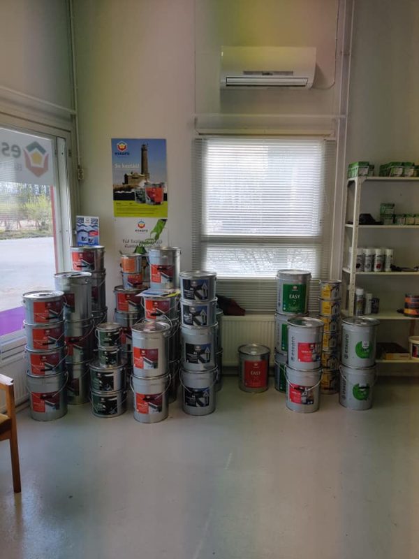 Eskaro kattomaalit myymälässä Hämeenlinna