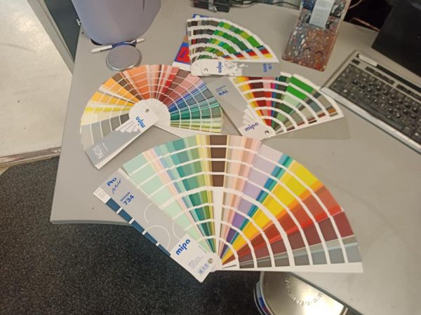 Mipa värinäytteet ja RAL-sävykartat Hämeenlinna