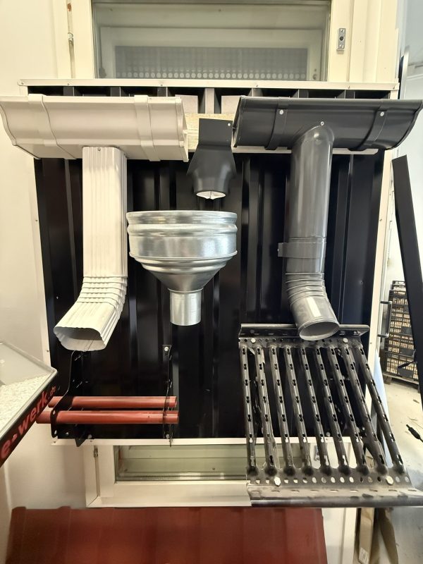 Vesikourut, syöksytorvet ja tarvikkeet näytillä Hämeen Peltituotteella Hämeenlinnassa